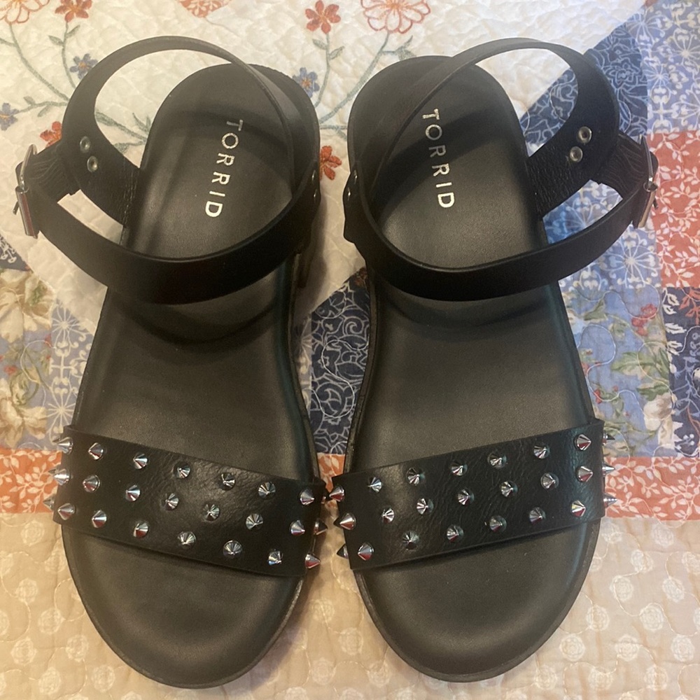 Black stud strap lug heels